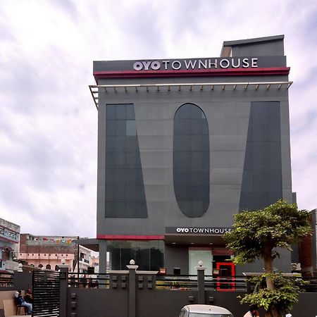 Townhouse Function Inn Near Chaudhary Charan Singh International Airport Лакхнау Экстерьер фото