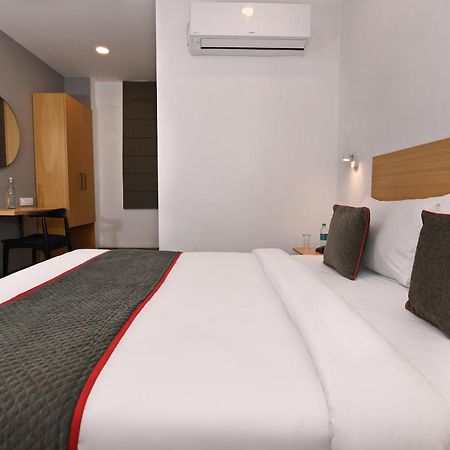 Townhouse Function Inn Near Chaudhary Charan Singh International Airport Лакхнау Экстерьер фото