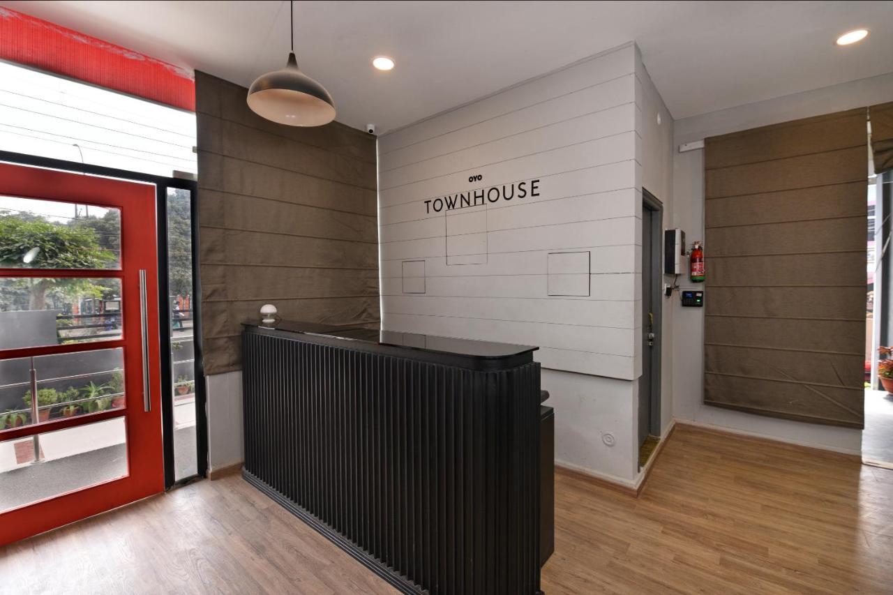 Townhouse Function Inn Near Chaudhary Charan Singh International Airport Лакхнау Экстерьер фото
