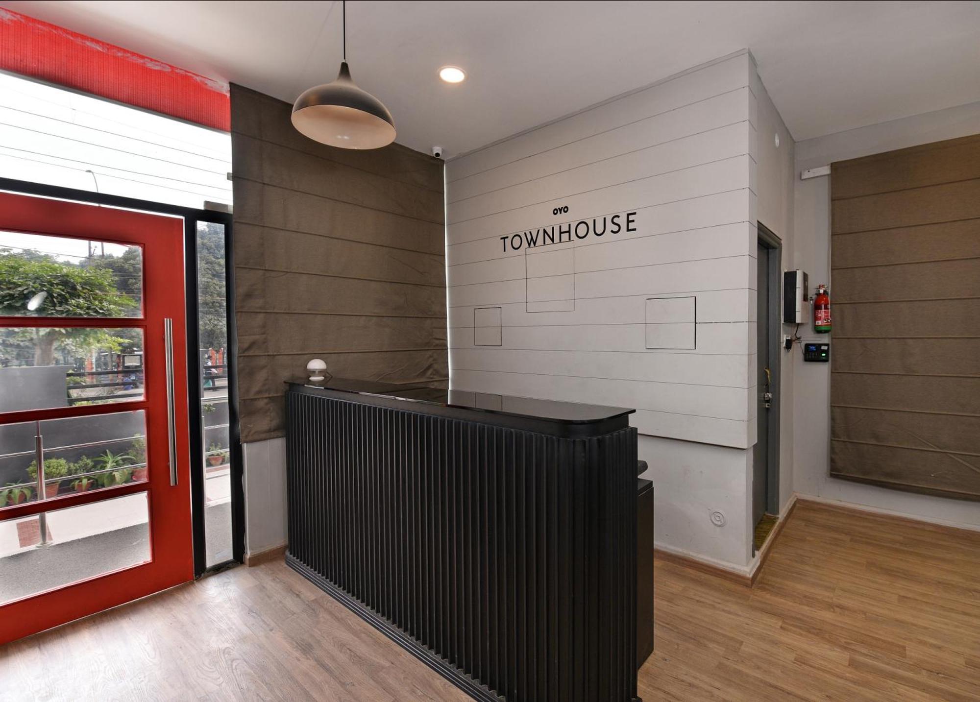 Townhouse Function Inn Near Chaudhary Charan Singh International Airport Лакхнау Экстерьер фото