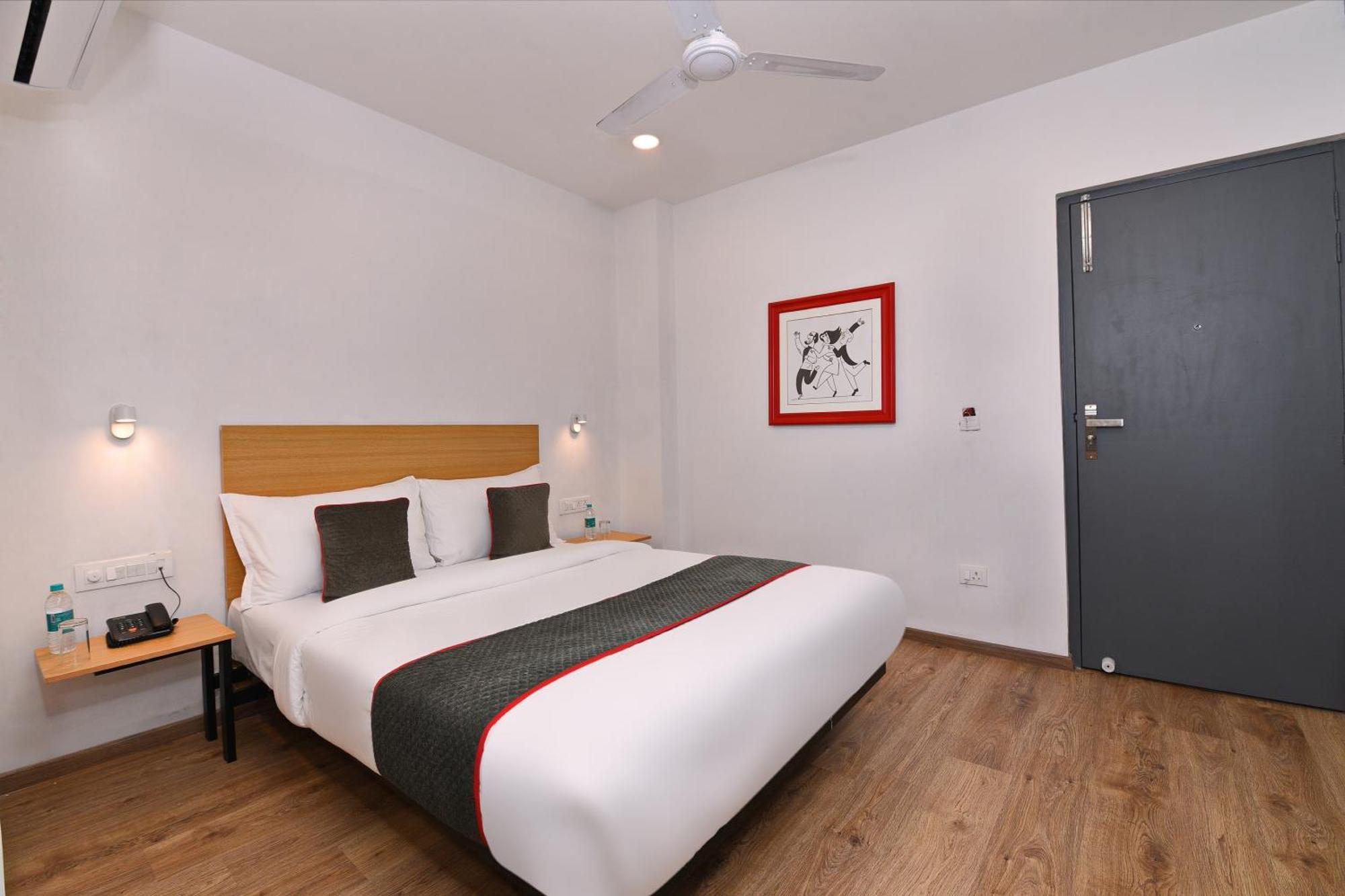 Townhouse Function Inn Near Chaudhary Charan Singh International Airport Лакхнау Экстерьер фото