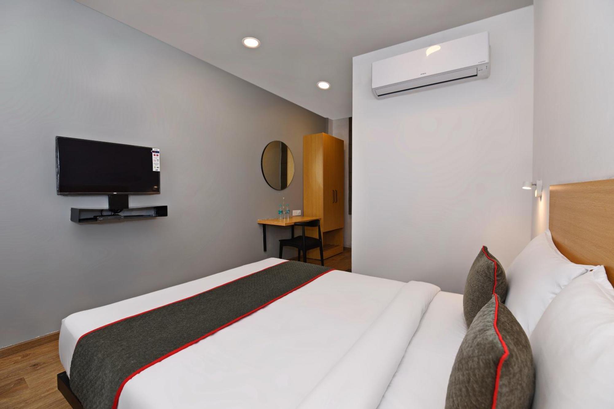 Townhouse Function Inn Near Chaudhary Charan Singh International Airport Лакхнау Экстерьер фото