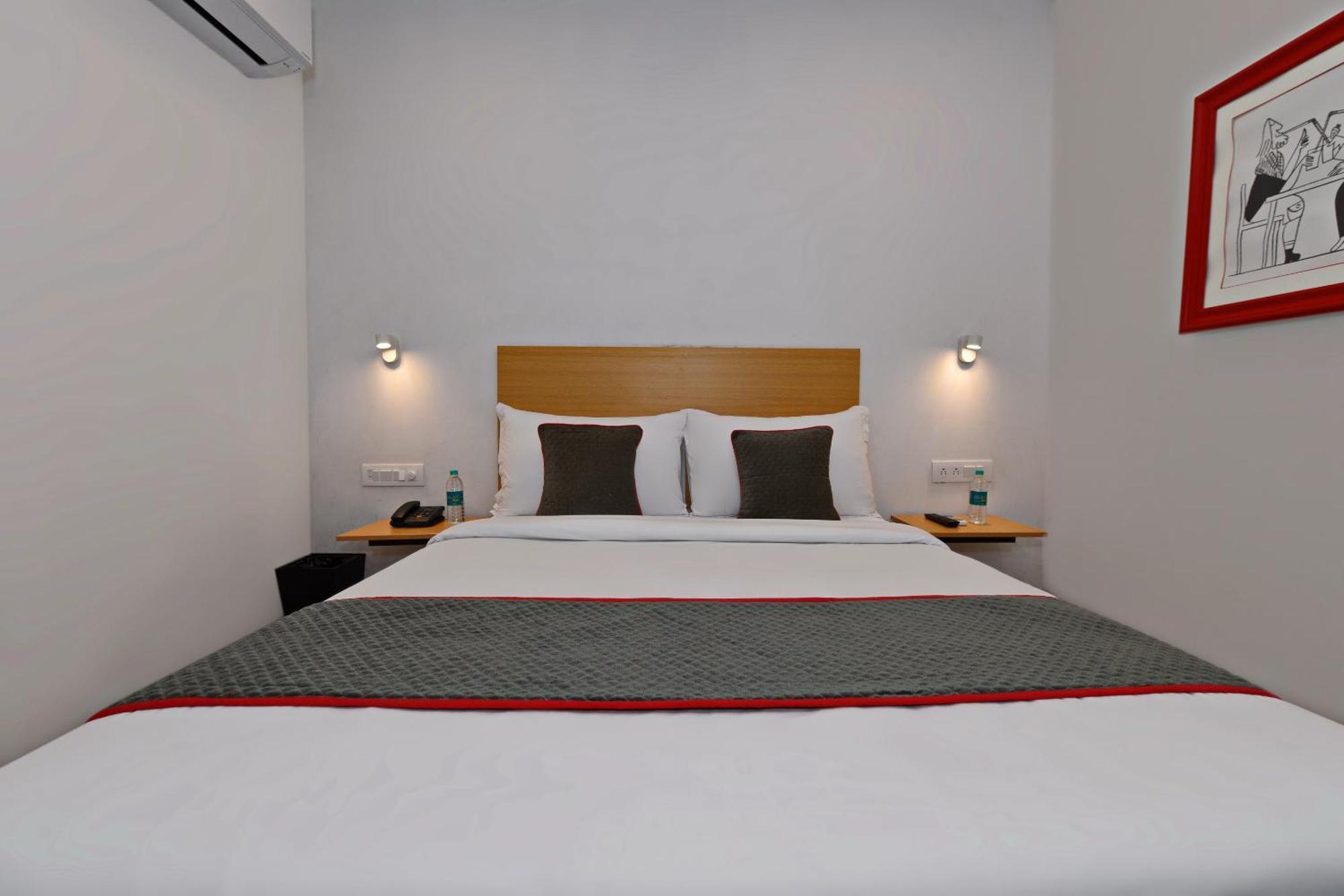 Townhouse Function Inn Near Chaudhary Charan Singh International Airport Лакхнау Экстерьер фото