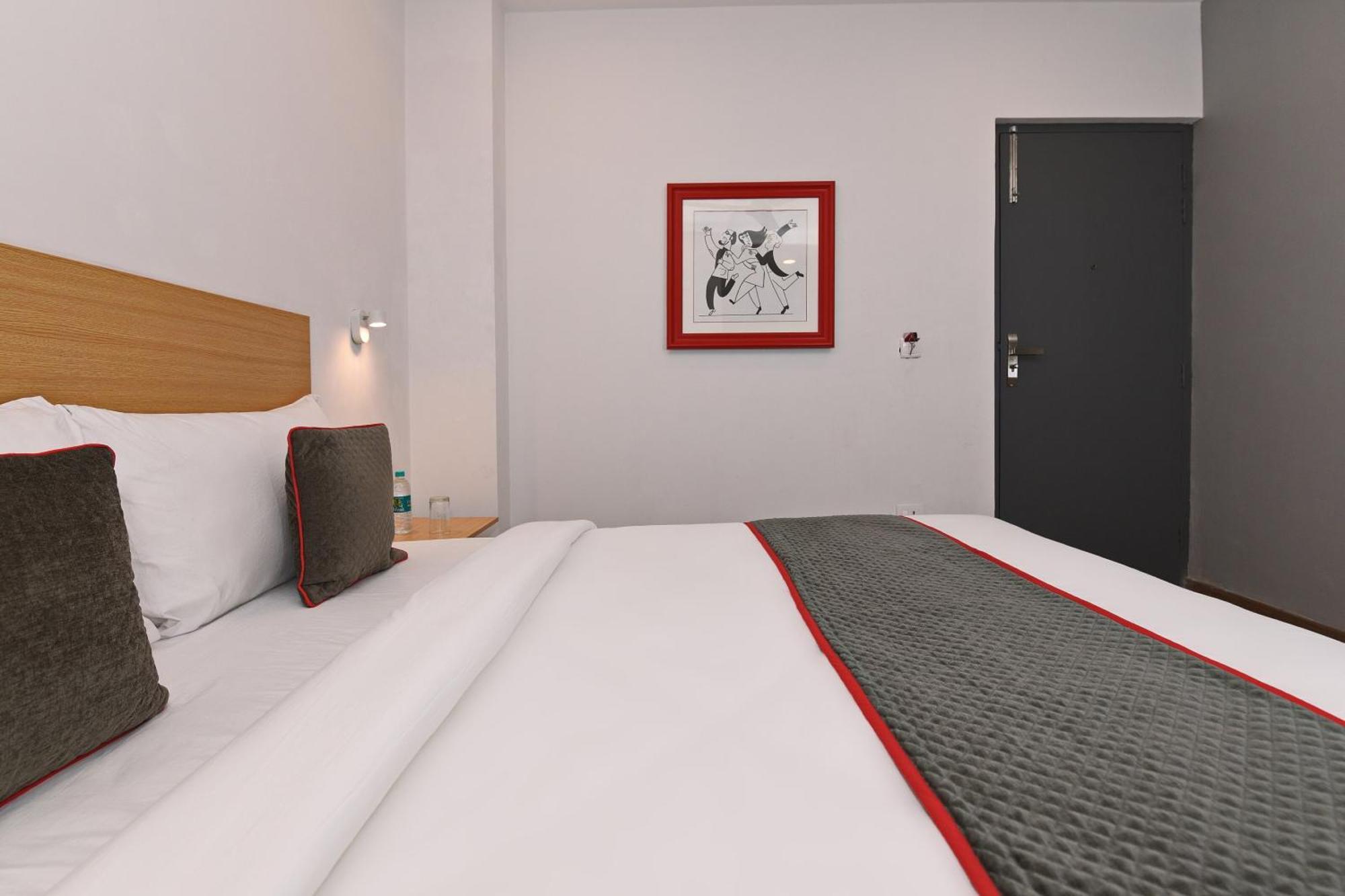 Townhouse Function Inn Near Chaudhary Charan Singh International Airport Лакхнау Экстерьер фото