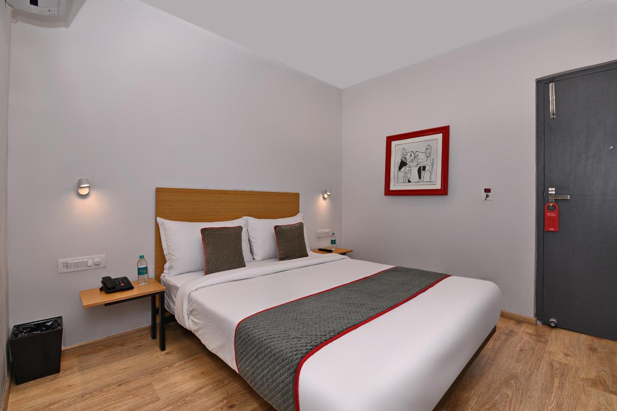 Townhouse Function Inn Near Chaudhary Charan Singh International Airport Лакхнау Экстерьер фото