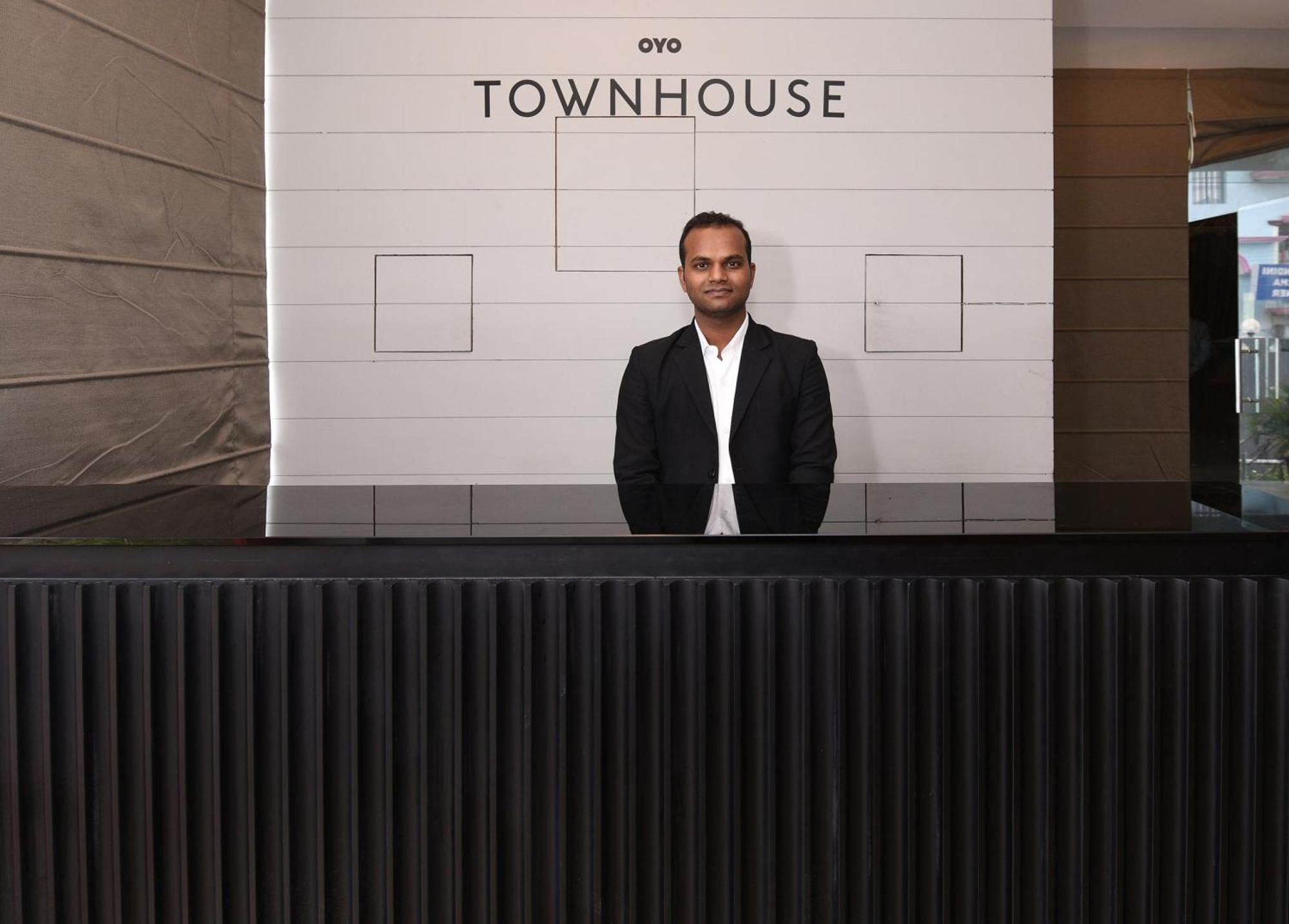 Townhouse Function Inn Near Chaudhary Charan Singh International Airport Лакхнау Экстерьер фото