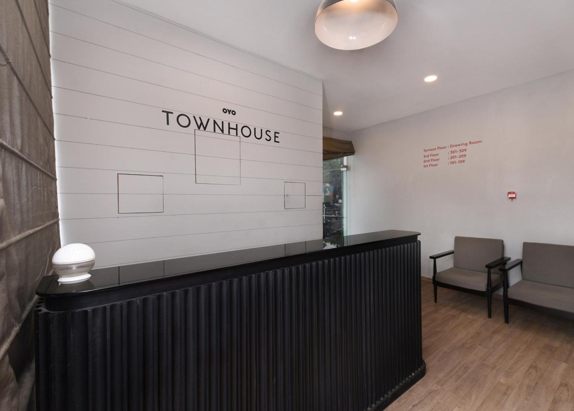 Townhouse Function Inn Near Chaudhary Charan Singh International Airport Лакхнау Экстерьер фото