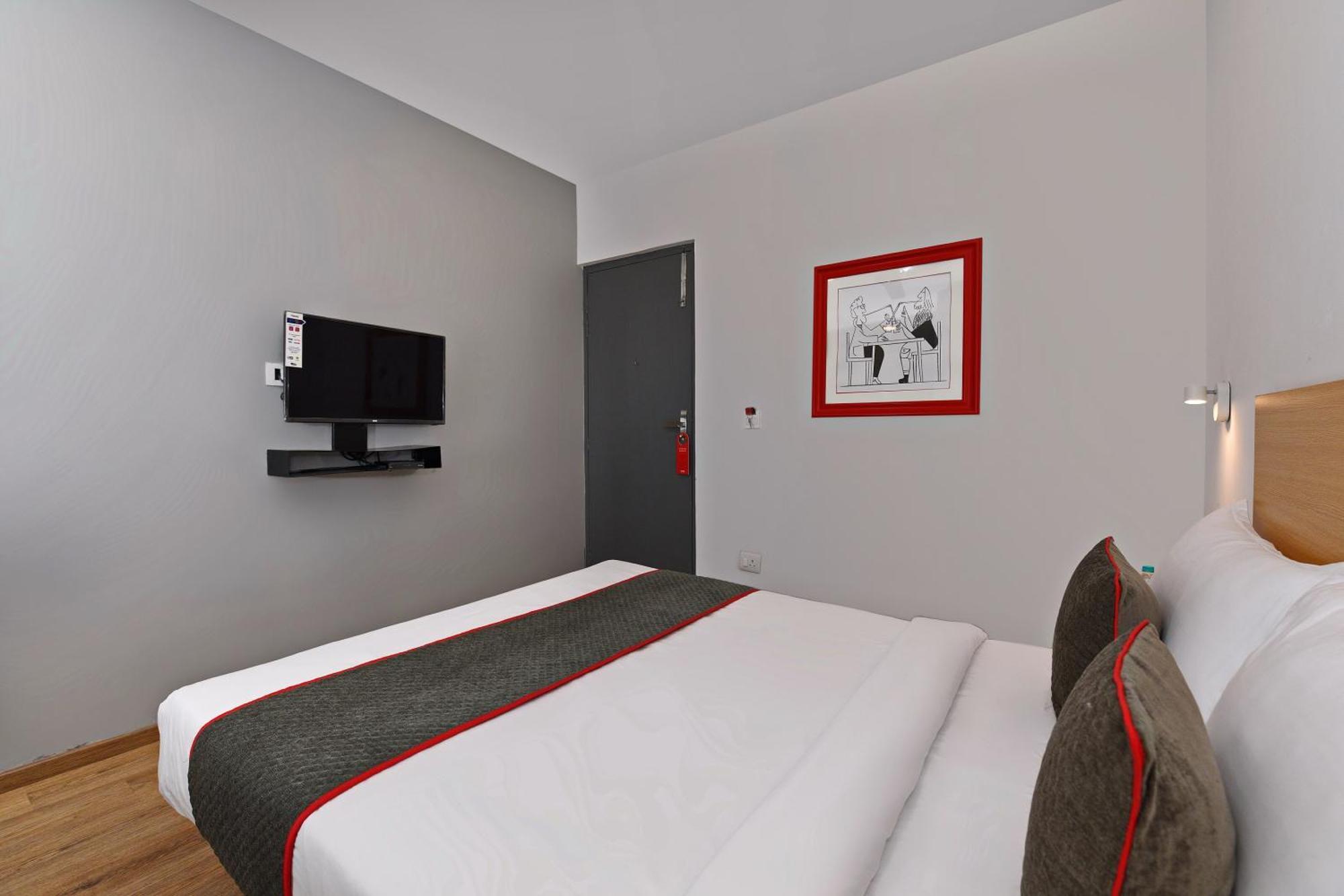 Townhouse Function Inn Near Chaudhary Charan Singh International Airport Лакхнау Экстерьер фото
