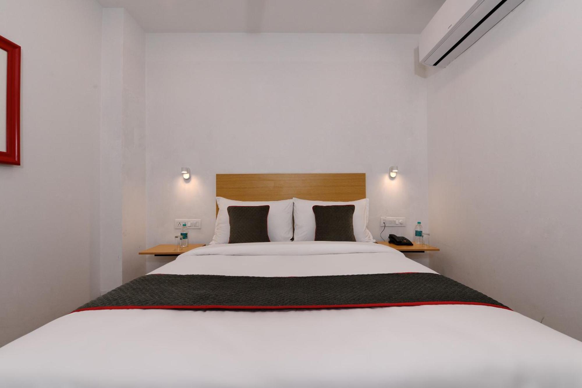 Townhouse Function Inn Near Chaudhary Charan Singh International Airport Лакхнау Экстерьер фото