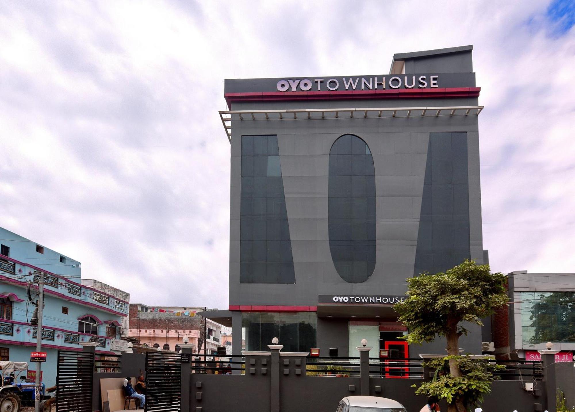 Townhouse Function Inn Near Chaudhary Charan Singh International Airport Лакхнау Экстерьер фото